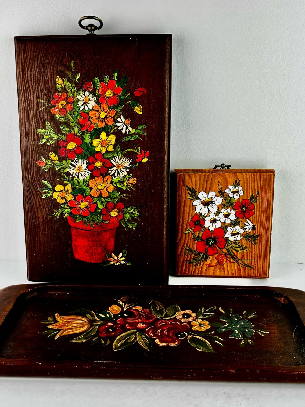 Hand Painted Vintage 1970’s Della Brady 2 Wood Plaques & Tray Bundle of 3